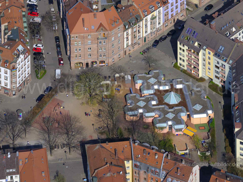 Titel: Fenitzerplatz, Bildnummer: f472102, Ort / Stadt: Nürnberg, (Land)Kreis: kreisfreie Stadt Nürnberg, Regierungsbezirk: Mittelfranken, Bundesland: Bayern, Aufnahmedatum: 28.03.2022, Schlagwörter: Luftbild, Luftbilder, Luftbildfotografie, Luftaufnahme, Luftbildaufnahme, Luftfoto, Vogelperspektive, Vogelansicht, Deutschland, Fenitzerplatz, Kindergarten, Rennweg, Monat: März, Jahreszeit: Frühling, Tageszeit: Mittag / Nachmittag, Jahr: 2022, Flug ID: 20220328, Bildstatus: farblich angepasst, Bil