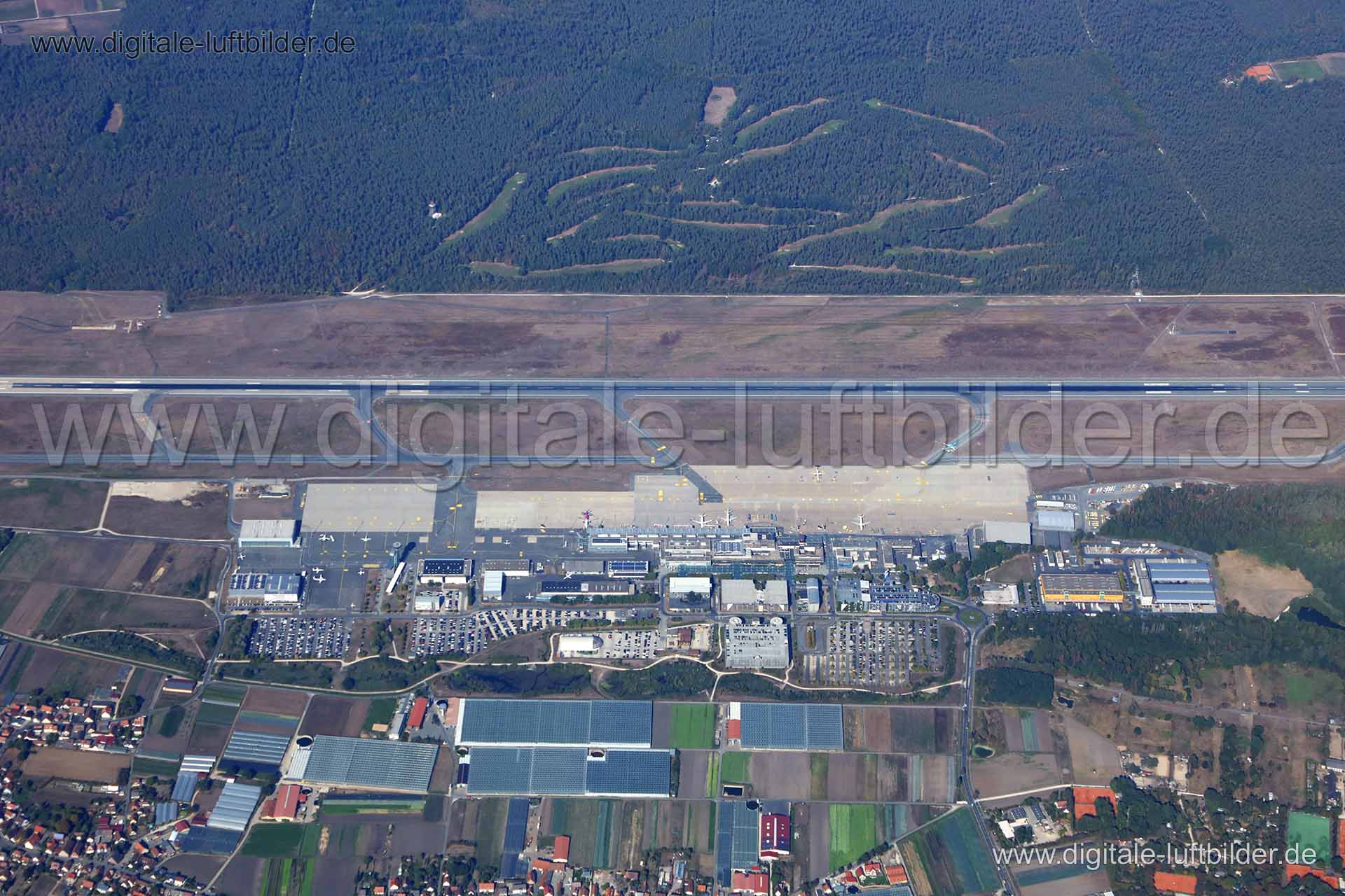 Luftaufnahme Flughafen in Nürnberg | Mittelfranken, Bayern