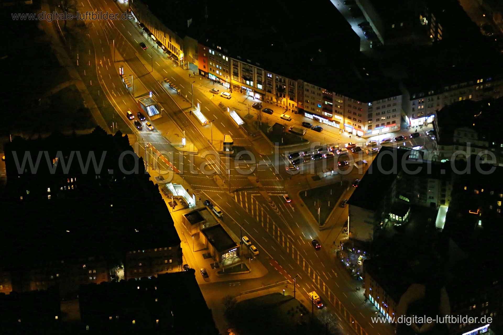 Titel: Friedrich-Ebert-Platz, Bildnummer: bb89350, Ort / Stadt: Nürnberg, (Land)Kreis: kreisfreie Stadt Nürnberg, Regierungsbezirk: Mittelfranken, Bundesland: Bayern, Aufnahmedatum: 22.12.2015, Schlagwörter: Luftbild, Luftbilder, Luftbildfotografie, Luftaufnahme, Luftbildaufnahme, Luftfoto, Vogelperspektive, Vogelansicht, Deutschland, Schräg- und Senkrecht-Luftaufnahmen, Orthofotografie, Friedrich-Ebert-Platz, Kreuzung, Verkehr, Bucher Straße, Monat: Dezember, Jahreszeit: Winter, Tageszeit: Nach