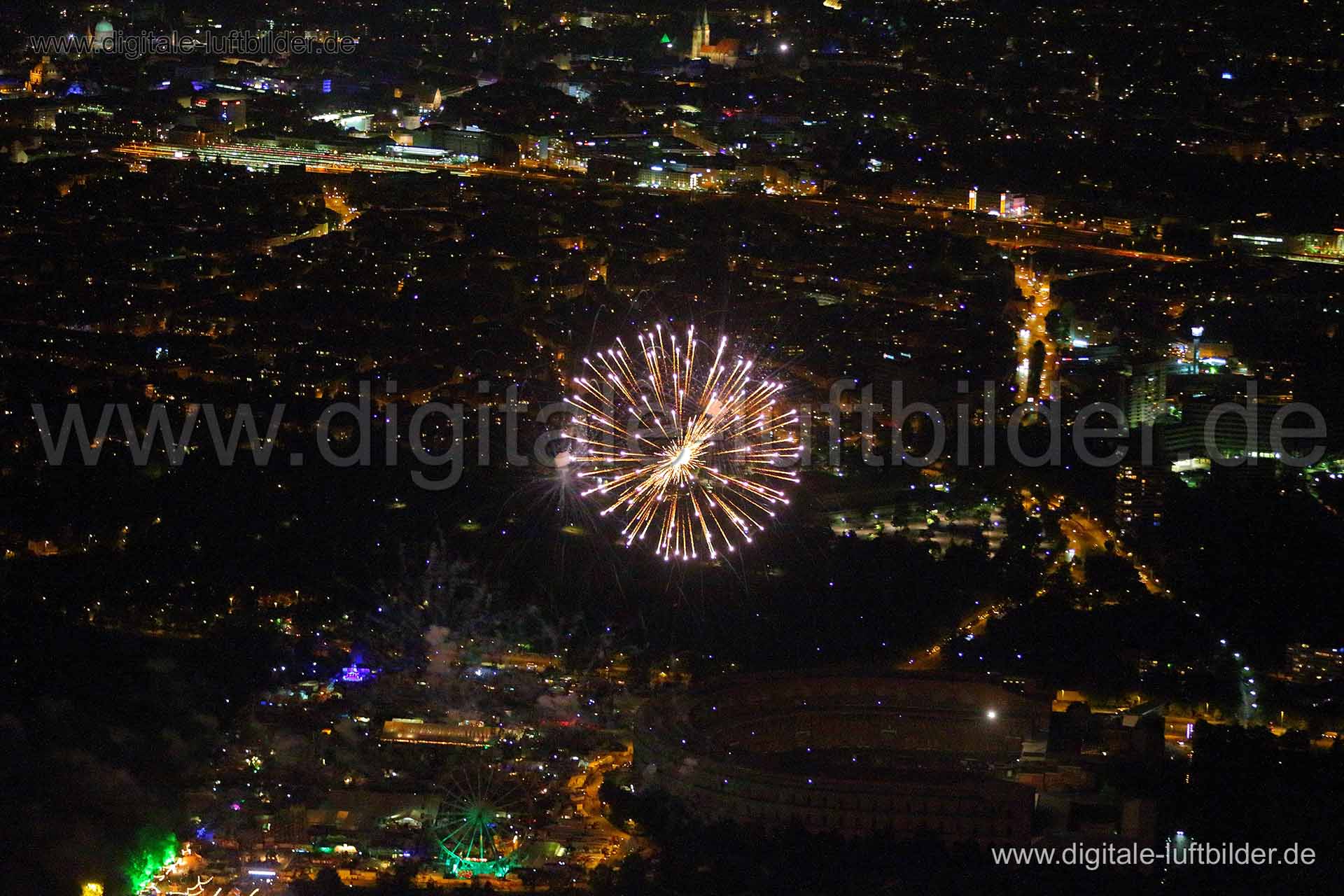 Luftaufnahme Frühlingsfest - Feuerwerk in Nürnberg | Mittelfranken, Bayern
