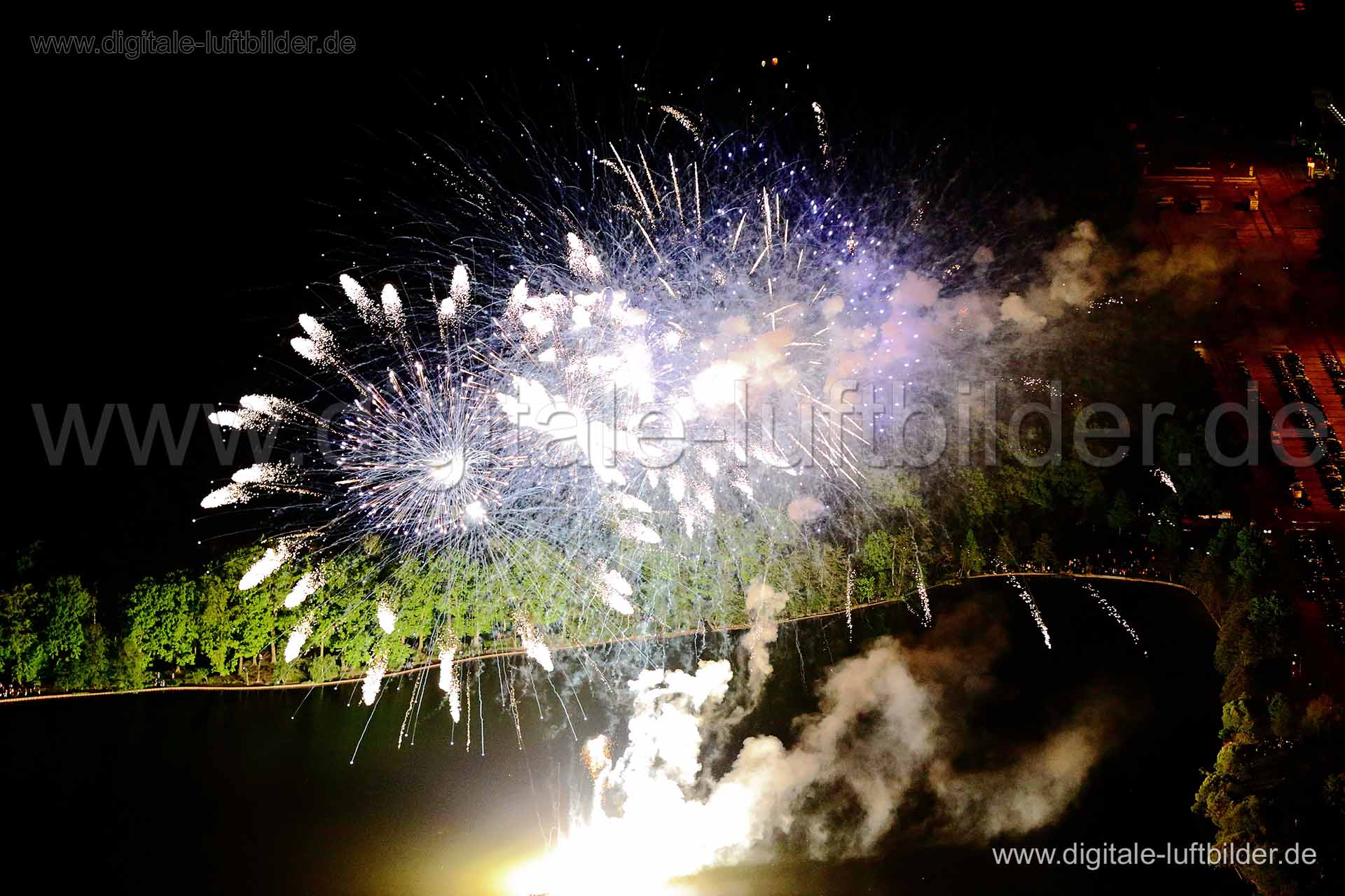 Luftaufnahme Frühlingsfest - Feuerwerk in Nürnberg | Mittelfranken, Bayern