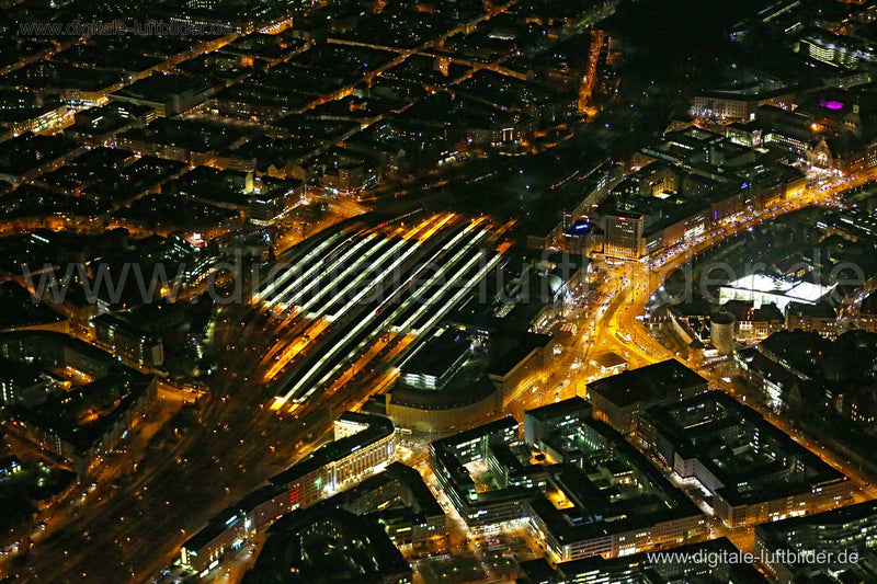 Titel: Hauptbahnhof, Bildnummer: bb88480, Ort / Stadt: Nürnberg, (Land)Kreis: kreisfreie Stadt Nürnberg, Regierungsbezirk: Mittelfranken, Bundesland: Bayern, Aufnahmedatum: 22.12.2015, Schlagwörter: Luftbild, Luftbilder, Luftbildfotografie, Luftaufnahme, Luftbildaufnahme, Luftfoto, Vogelperspektive, Vogelansicht, Deutschland, Schräg- und Senkrecht-Luftaufnahmen, Orthofotografie, Hauptbahnhof, Bahnhof, Bahnhofsplatz, Bahnhofstraße, Frauentorgraben, Marienstraße, Willy-Brandt-Platz, Gleis, Gleise,