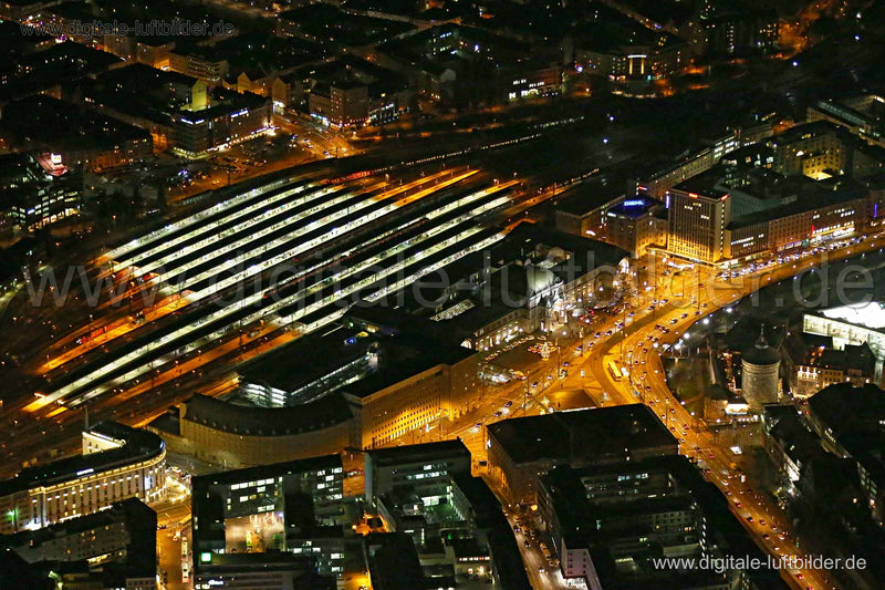 Titel: Hauptbahnhof, Bildnummer: bb88520, Ort / Stadt: Nürnberg, (Land)Kreis: kreisfreie Stadt Nürnberg, Regierungsbezirk: Mittelfranken, Bundesland: Bayern, Aufnahmedatum: 22.12.2015, Schlagwörter: Luftbild, Luftbilder, Luftbildfotografie, Luftaufnahme, Luftbildaufnahme, Luftfoto, Vogelperspektive, Vogelansicht, Deutschland, Schräg- und Senkrecht-Luftaufnahmen, Orthofotografie, Hauptbahnhof, Bahnhof, Bahnhofsplatz, Bahnhofstraße, Frauentorgraben, Marienstraße, Willy-Brandt-Platz, Gleis, Gleise,