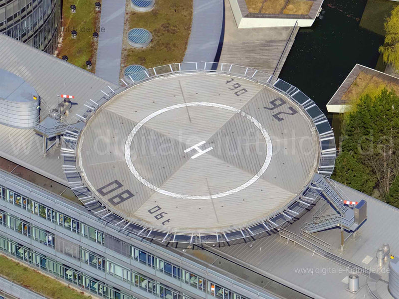 Titel: Hubschrauberlandeplatz des Business Towers, Bildnummer: f472051, Ort / Stadt: Nürnberg, (Land)Kreis: kreisfreie Stadt Nürnberg, Regierungsbezirk: Mittelfranken, Bundesland: Bayern, Aufnahmedatum: 28.03.2022, Schlagwörter: Luftbild, Luftbilder, Luftbildfotografie, Luftaufnahme, Luftbildaufnahme, Luftfoto, Vogelperspektive, Vogelansicht, Deutschland, Business Tower, Hochhaus, Architektur, Nürnberger Versicherung, Gewerbe, Gewerbeimmobilien, Glasfassade, Hubschrauberlandeplatz, Monat: März,