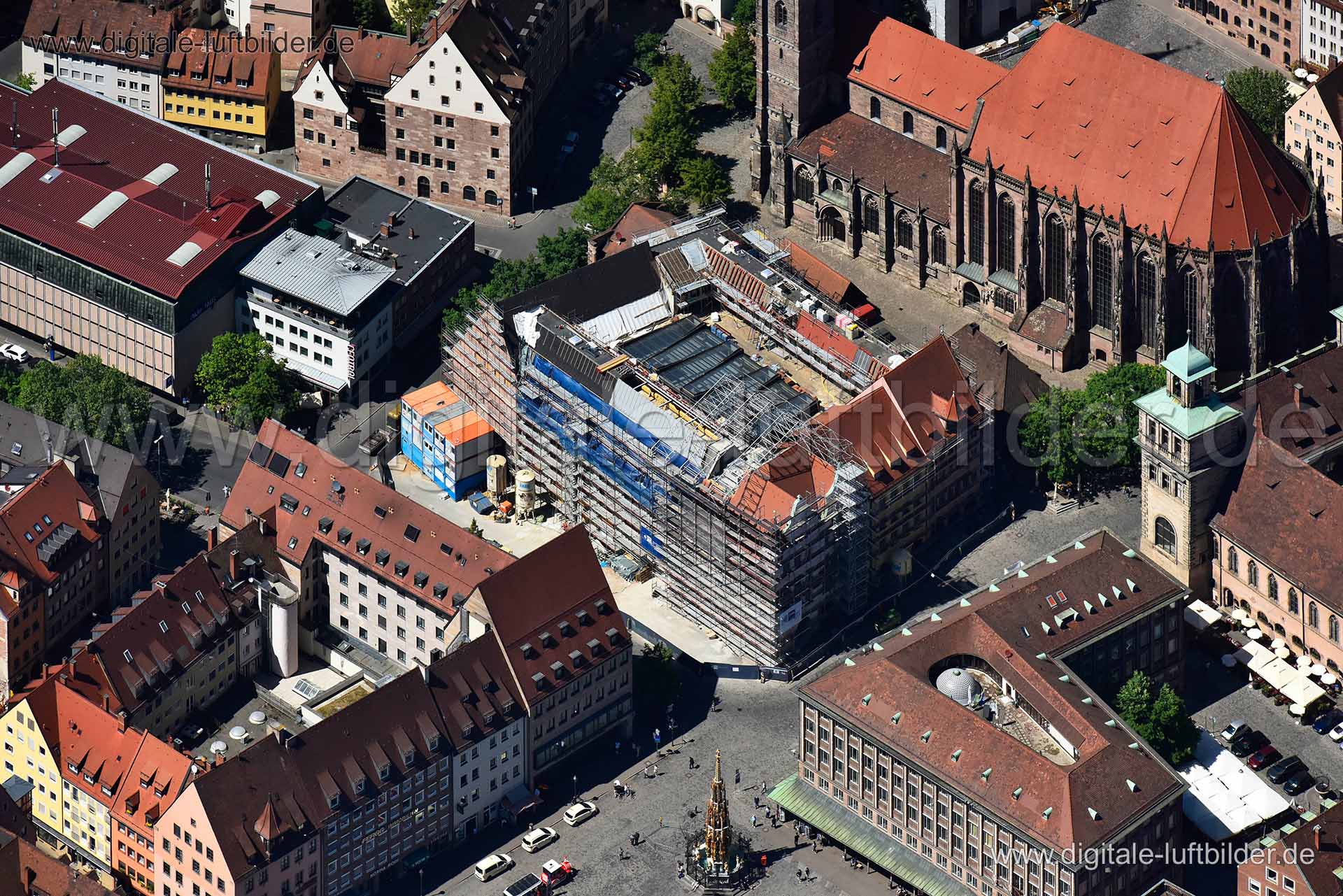 Titel: IHK Waaggasse, Bildnummer: n263640, Ort / Stadt: Nürnberg, (Land)Kreis: kreisfreie Stadt Nürnberg, Regierungsbezirk: Mittelfranken, Bundesland: Bayern, Aufnahmedatum: 06.05.2018, Schlagwörter: Luftbild, Luftbilder, Luftbildfotografie, Luftaufnahme, Luftbildaufnahme, Luftfoto, Vogelperspektive, Vogelansicht, Deutschland, Schräg- und Senkrecht-Luftaufnahmen, Orthofotografie, 90403, Rathausplatz, Augustinerstraße, Winklerstraße, Schustergasse, Weinmarkt, Füll, Schulgäßchen, Albrecht-Dürer-Pl