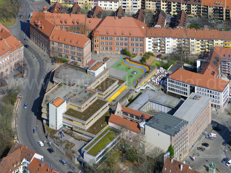 Titel: Johannes-Scharrer-Gymnasium, Bildnummer: f471971, Ort / Stadt: Nürnberg, (Land)Kreis: kreisfreie Stadt Nürnberg, Regierungsbezirk: Mittelfranken, Bundesland: Bayern, Aufnahmedatum: 28.03.2022, Schlagwörter: Luftbild, Luftbilder, Luftbildfotografie, Luftaufnahme, Luftbildaufnahme, Luftfoto, Vogelperspektive, Vogelansicht, Deutschland, Johannes-Scharrer-Gymnasium, Schule, Maxfeld, Monat: März, Jahreszeit: Frühling, Tageszeit: Mittag / Nachmittag, Jahr: 2022, Flug ID: 20220328, Bildstatus: f
