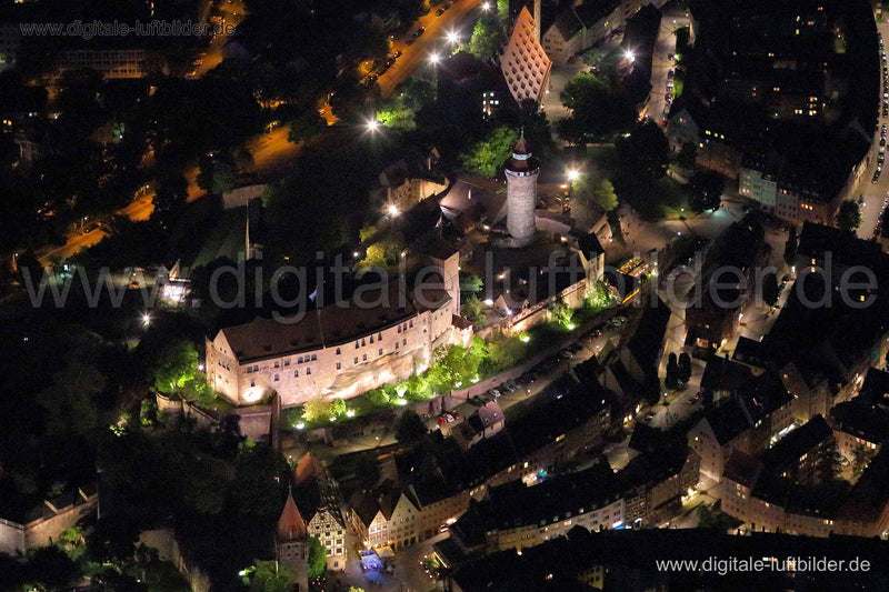 Luftaufnahme Kaiserburg bei Nacht in Nürnberg | Mittelfranken, Bayern