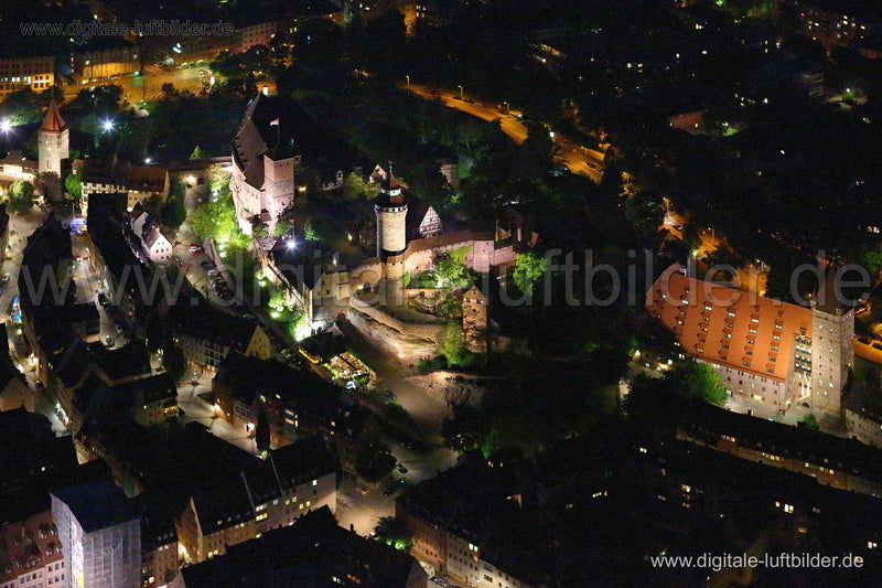 Luftaufnahme Kaiserburg bei Nacht in Nürnberg | Mittelfranken, Bayern
