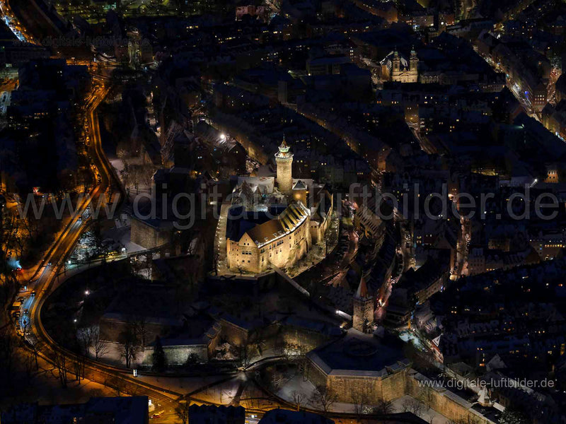 Luftaufnahme Kaiserburg bei Nacht in Nürnberg | Mittelfranken, Bayern
