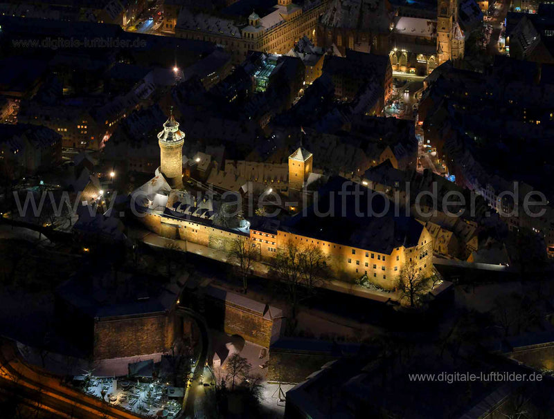 Luftaufnahme Kaiserburg bei Nacht in Nürnberg | Mittelfranken, Bayern