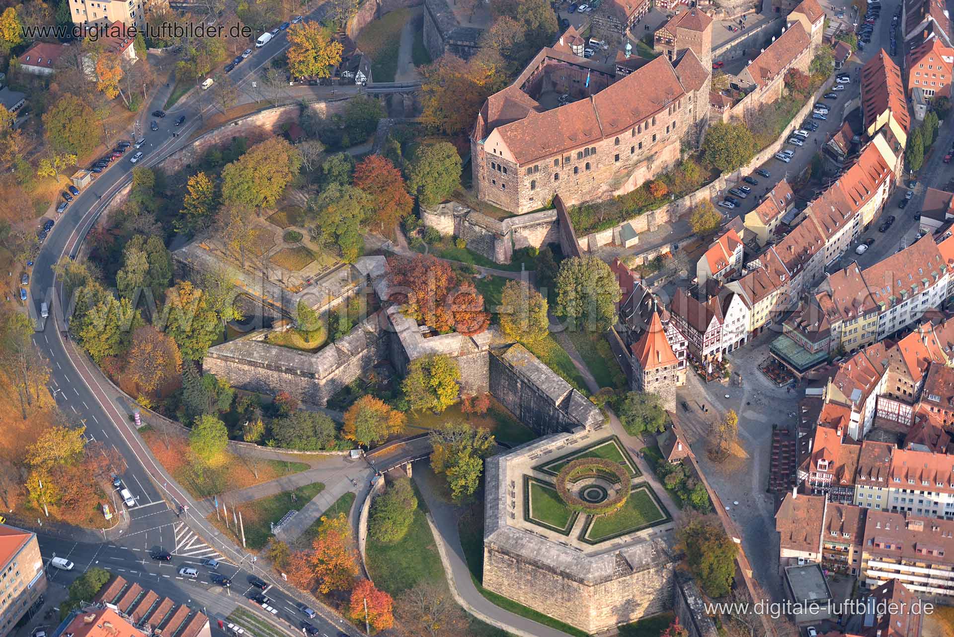 Luftaufnahme Kaiserburg im Herbst in Nürnberg | Mittelfranken, Bayern