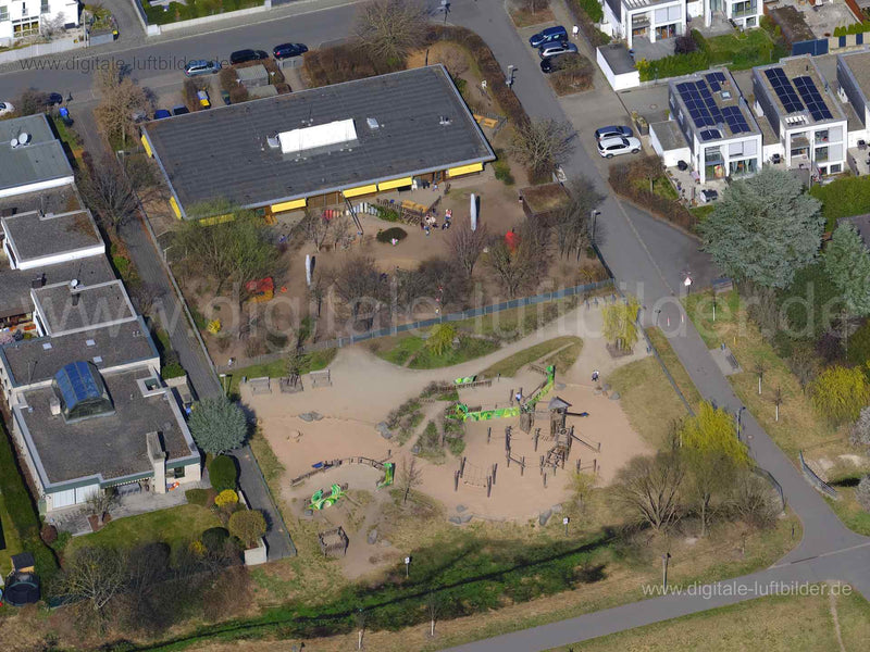 Titel: Kindergarten Lerchenstraße, Bildnummer: f472321, Ort / Stadt: Nürnberg, (Land)Kreis: kreisfreie Stadt Nürnberg, Regierungsbezirk: Mittelfranken, Bundesland: Bayern, Aufnahmedatum: 28.03.2022, Schlagwörter: Luftbild, Luftbilder, Luftbildfotografie, Luftaufnahme, Luftbildaufnahme, Luftfoto, Vogelperspektive, Vogelansicht, Deutschland, Kindergarten Lerchenstraße, Kindergarten, Thon, Monat: März, Jahreszeit: Frühling, Tageszeit: Mittag / Nachmittag, Jahr: 2022, Flug ID: 20220328, Bildstatus: