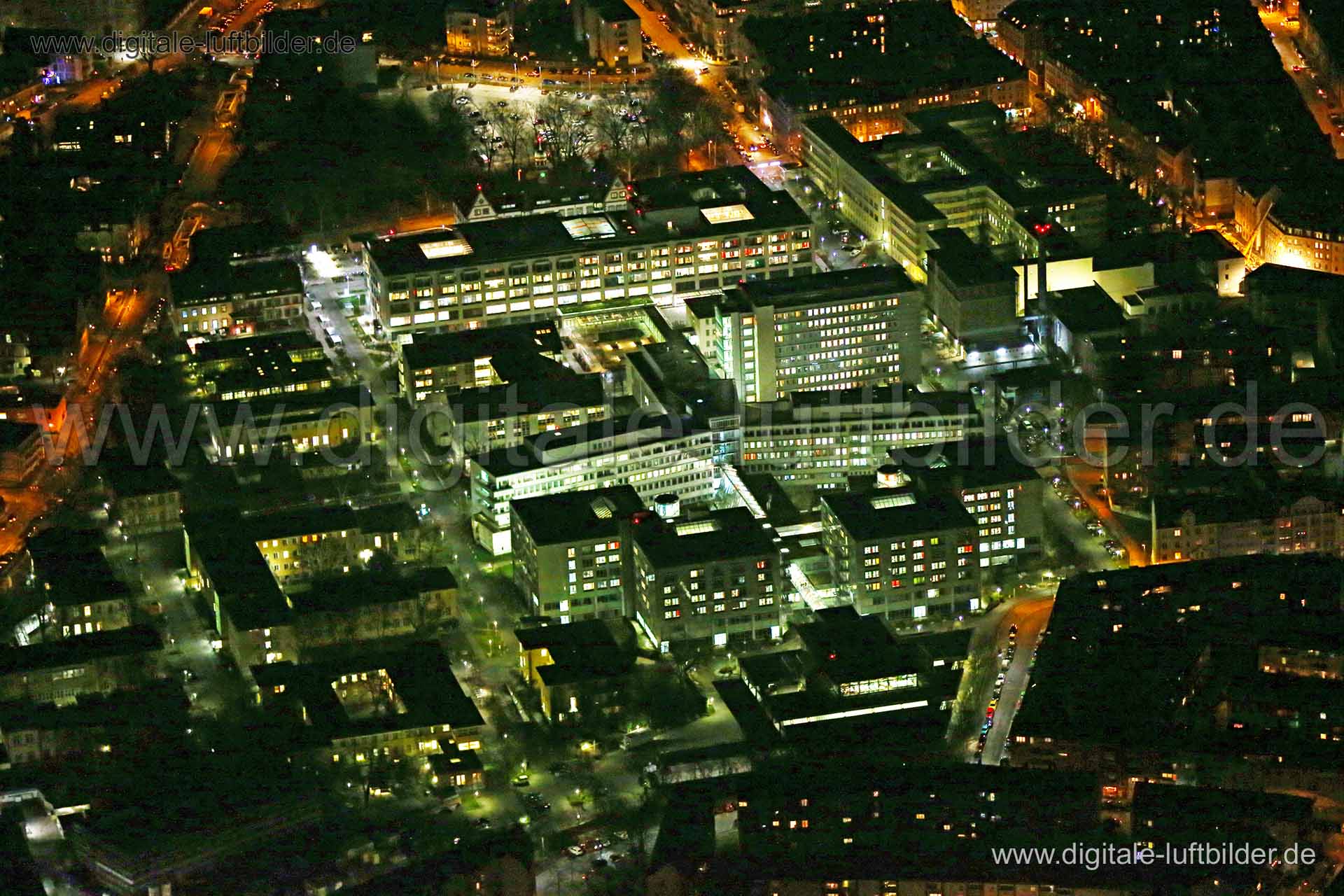 Titel: Klinikum-Nürnberg-Nord, Bildnummer: bb89450, Ort / Stadt: Nürnberg, (Land)Kreis: kreisfreie Stadt Nürnberg, Regierungsbezirk: Mittelfranken, Bundesland: Bayern, Aufnahmedatum: 22.12.2015, Schlagwörter: Luftbild, Luftbilder, Luftbildfotografie, Luftaufnahme, Luftbildaufnahme, Luftfoto, Vogelperspektive, Vogelansicht, Deutschland, Schräg- und Senkrecht-Luftaufnahmen, Orthofotografie, Klinikum-Nürnberg-Nord, KNN, Y-Bau, Krankenhaus, Hospital, Notaufnahme, Station, Monat: Dezember, Jahreszeit