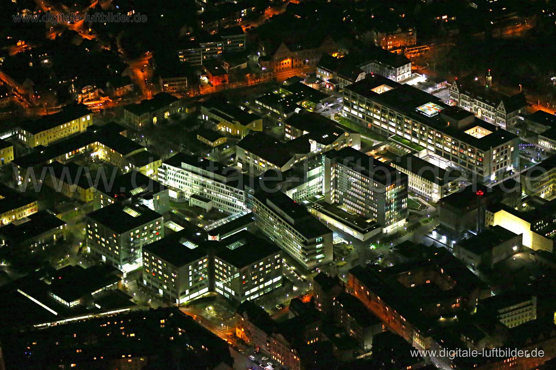 Titel: Klinikum-Nürnberg-Nord, Bildnummer: bb89530, Ort / Stadt: Nürnberg, (Land)Kreis: kreisfreie Stadt Nürnberg, Regierungsbezirk: Mittelfranken, Bundesland: Bayern, Aufnahmedatum: 22.12.2015, Schlagwörter: Luftbild, Luftbilder, Luftbildfotografie, Luftaufnahme, Luftbildaufnahme, Luftfoto, Vogelperspektive, Vogelansicht, Deutschland, Schräg- und Senkrecht-Luftaufnahmen, Orthofotografie, Klinikum-Nürnberg-Nord, KNN, Y-Bau, Krankenhaus, Hospital, Notaufnahme, Station, Monat: Dezember, Jahreszeit