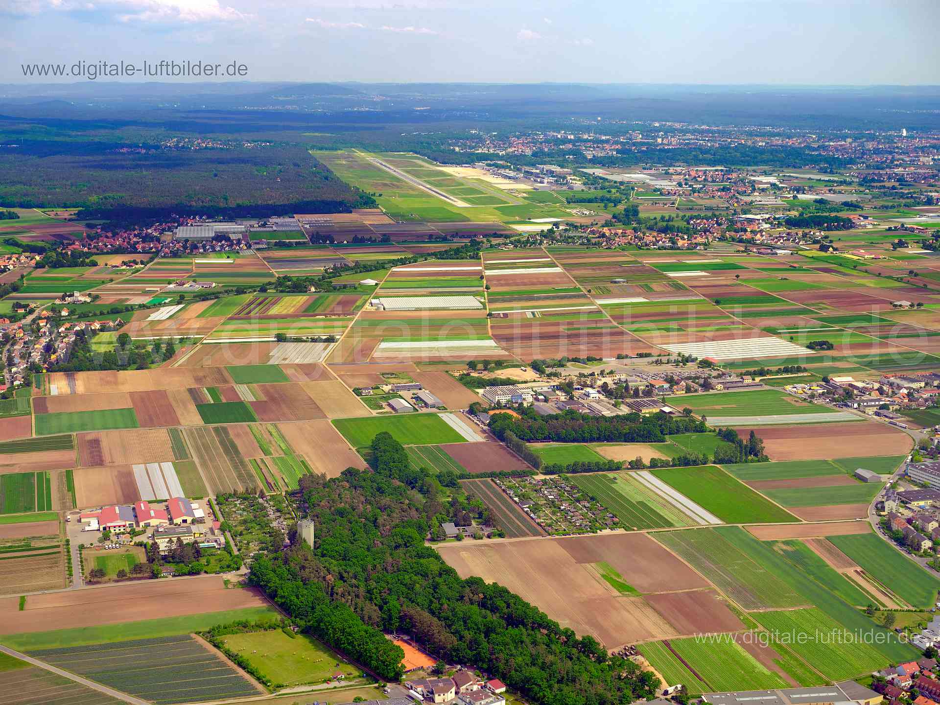 Luftbild - Knoblauchsland, Ort: Nürnberg, Tags: Knoblauchsland, Acker Äcker, Landwirtschaft, Himmel. Horizont, Panorama, ,...