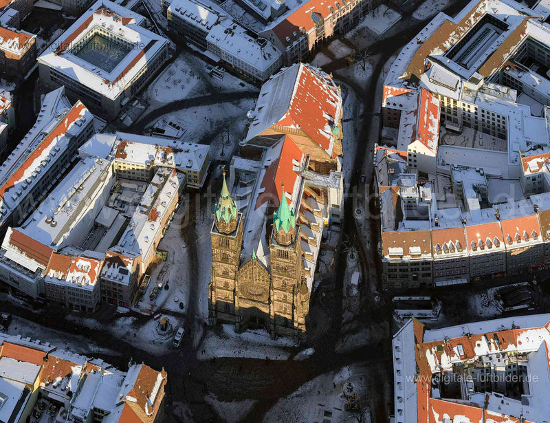 Luftaufnahme Lorenzkirche in Nürnberg | Mittelfranken, Bayern
