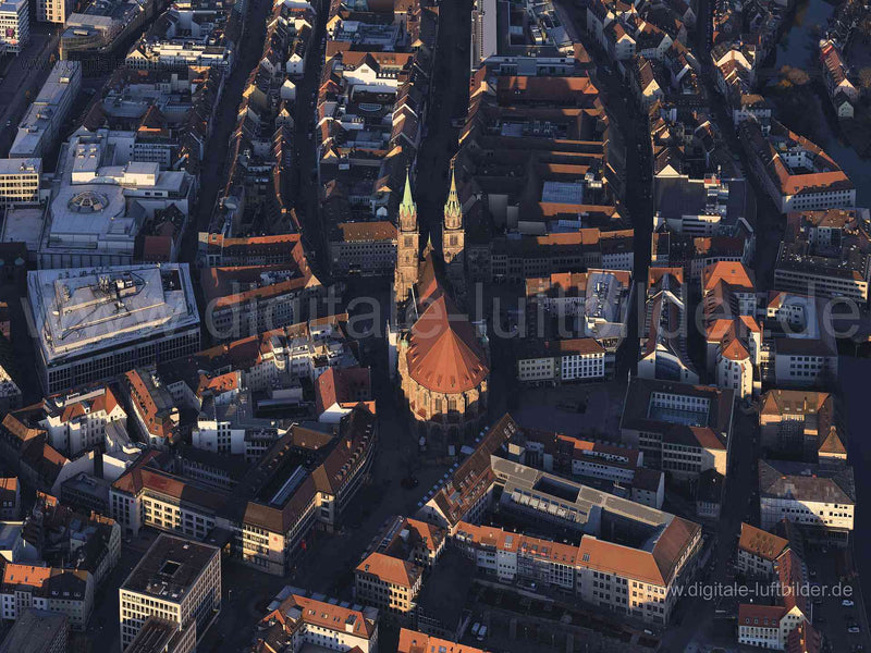 Luftaufnahme Lorenzkirche in Nürnberg | Mittelfranken, Bayern