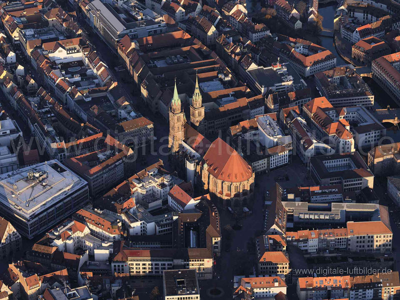 Luftaufnahme Lorenzkirche in Nürnberg | Mittelfranken, Bayern