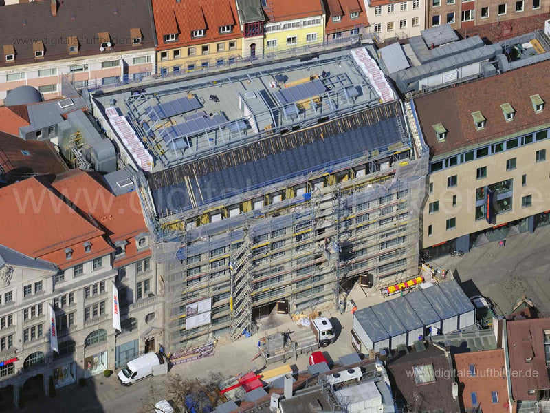 Titel: Ludwigsplatz, Bildnummer: f471911, Ort / Stadt: Nürnberg, (Land)Kreis: kreisfreie Stadt Nürnberg, Regierungsbezirk: Mittelfranken, Bundesland: Bayern, Aufnahmedatum: 28.03.2022, Schlagwörter: Luftbild, Luftbilder, Luftbildfotografie, Luftaufnahme, Luftbildaufnahme, Luftfoto, Vogelperspektive, Vogelansicht, Deutschland, Weißer Turm, Wöhrl, Innenstadt, Altstadt, Baustelle, Gerüst, Ludwigsplatz, Monat: März, Jahreszeit: Frühling, Tageszeit: Mittag / Nachmittag, Jahr: 2022, Flug ID: 20220328,