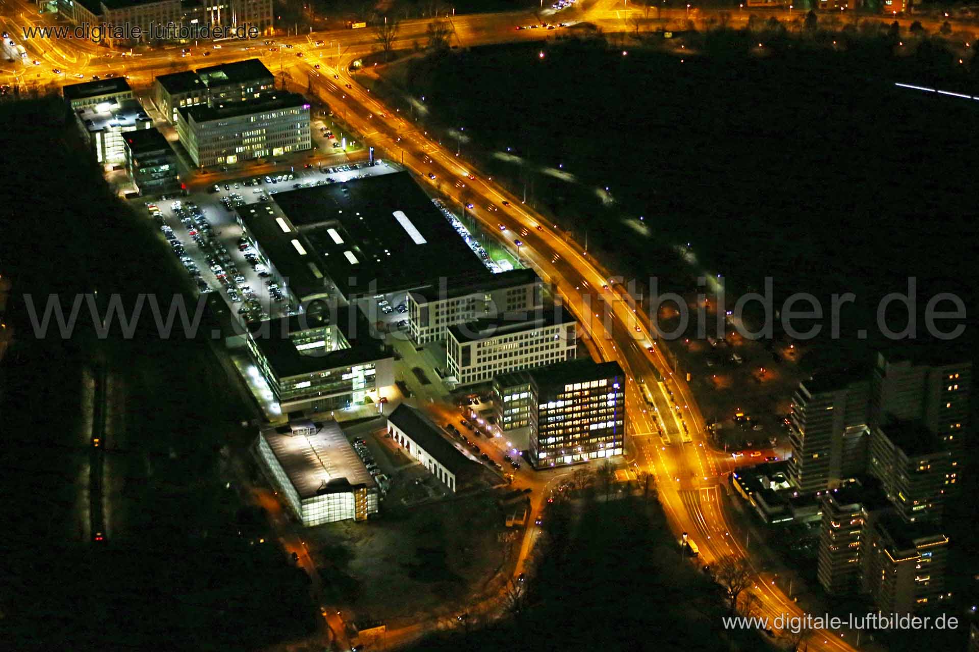 Titel: Milchhof Palais, Bildnummer: bb89740, Ort / Stadt: Nürnberg, (Land)Kreis: kreisfreie Stadt Nürnberg, Regierungsbezirk: Mittelfranken, Bundesland: Bayern, Aufnahmedatum: 22.12.2015, Schlagwörter: Luftbild, Luftbilder, Luftbildfotografie, Luftaufnahme, Luftbildaufnahme, Luftfoto, Vogelperspektive, Vogelansicht, Deutschland, Schräg- und Senkrecht-Luftaufnahmen, Orthofotografie, ehem. Milchhof, Kressengartenstraße, Bahnhofstraße, Ostendstraße, Neubau, Gewerbe, Wöhrder Talübergang, Gewerbefläc