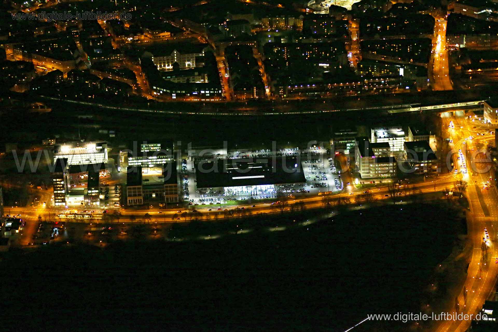 Titel: Milchhof Palais, Bildnummer: bb89860, Ort / Stadt: Nürnberg, (Land)Kreis: kreisfreie Stadt Nürnberg, Regierungsbezirk: Mittelfranken, Bundesland: Bayern, Aufnahmedatum: 22.12.2015, Schlagwörter: Luftbild, Luftbilder, Luftbildfotografie, Luftaufnahme, Luftbildaufnahme, Luftfoto, Vogelperspektive, Vogelansicht, Deutschland, Schräg- und Senkrecht-Luftaufnahmen, Orthofotografie, ehem. Milchhof, Kressengartenstraße, Ostendstraße, Neubau, Gewerbe, Wöhrder Talübergang, Dürrenhofstraße, Gewerbefl