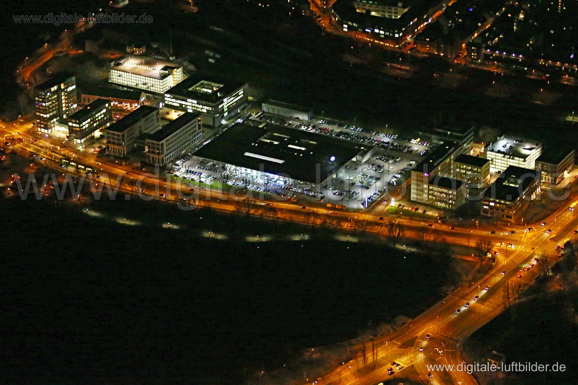 Titel: Milchhof Palais, Bildnummer: bb89900, Ort / Stadt: Nürnberg, (Land)Kreis: kreisfreie Stadt Nürnberg, Regierungsbezirk: Mittelfranken, Bundesland: Bayern, Aufnahmedatum: 22.12.2015, Schlagwörter: Luftbild, Luftbilder, Luftbildfotografie, Luftaufnahme, Luftbildaufnahme, Luftfoto, Vogelperspektive, Vogelansicht, Deutschland, Schräg- und Senkrecht-Luftaufnahmen, Orthofotografie, ehem. Milchhof, Kressengartenstraße, Ostendstraße, Neubau, Gewerbe, Wöhrder Talübergang, Gewerbeflächen, Gewerbeflä