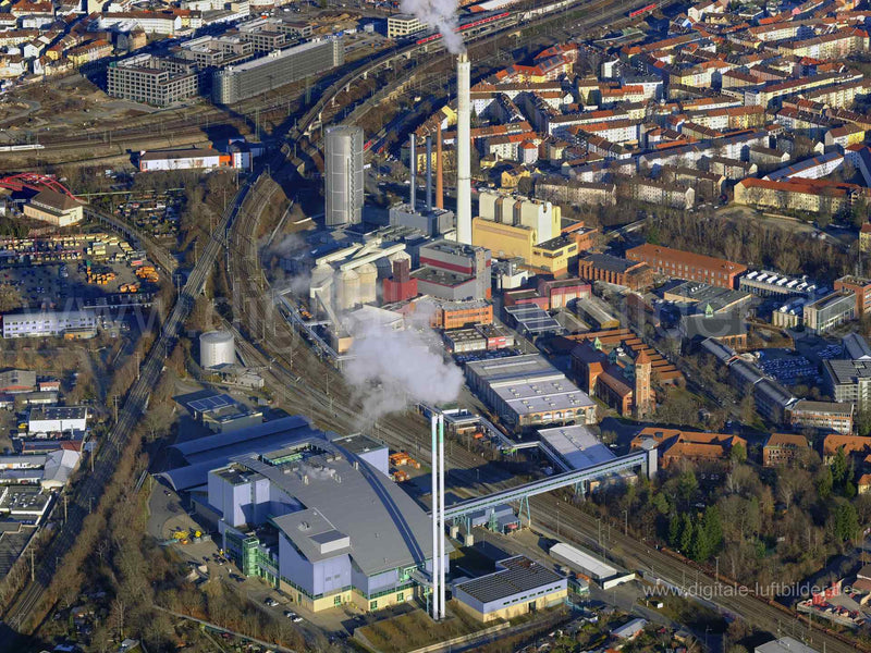 Titel: N-Ergie AG, Bildnummer: f463701, Ort / Stadt: Nürnberg, (Land)Kreis: kreisfreie Stadt Nürnberg, Regierungsbezirk: Mittelfranken, Bundesland: Bayern, Aufnahmedatum: 21.12.2021, Schlagwörter: Luftbild, Luftbilder, Luftbildfotografie, Luftaufnahme, Luftbildaufnahme, Luftfoto, Luftbildarchiv, Luftbildsuche, Vogelperspektive, Vogelansicht, Deutschland, Sandreuth, Gibitzenhof, Müllverbrennungsanlage, Schlot, Kamin, Heizkraftwerk, Müllverbrennung, Fernwämre, Warmwasserspeicher, Silo, Tank, Kesse