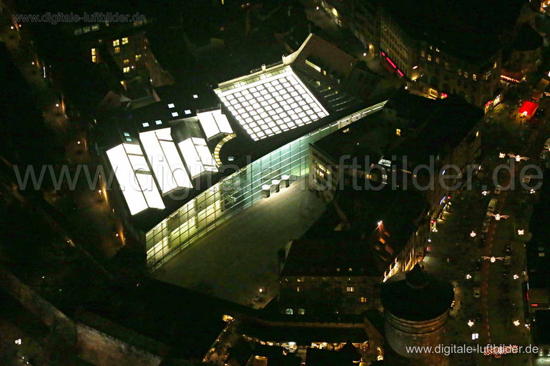 Titel: Neues Museum, Bildnummer: bb88470, Ort / Stadt: Nürnberg, (Land)Kreis: kreisfreie Stadt Nürnberg, Regierungsbezirk: Mittelfranken, Bundesland: Bayern, Aufnahmedatum: 22.12.2015, Schlagwörter: Luftbild, Luftbilder, Luftbildfotografie, Luftaufnahme, Luftbildaufnahme, Luftfoto, Vogelperspektive, Vogelansicht, Deutschland, Schräg- und Senkrecht-Luftaufnahmen, Orthofotografie, Neues Museum, Klarissenplatz, Architektur, Monat: Dezember, Jahreszeit: Winter, Tageszeit: Nacht, Jahr: 2015, Flug ID: