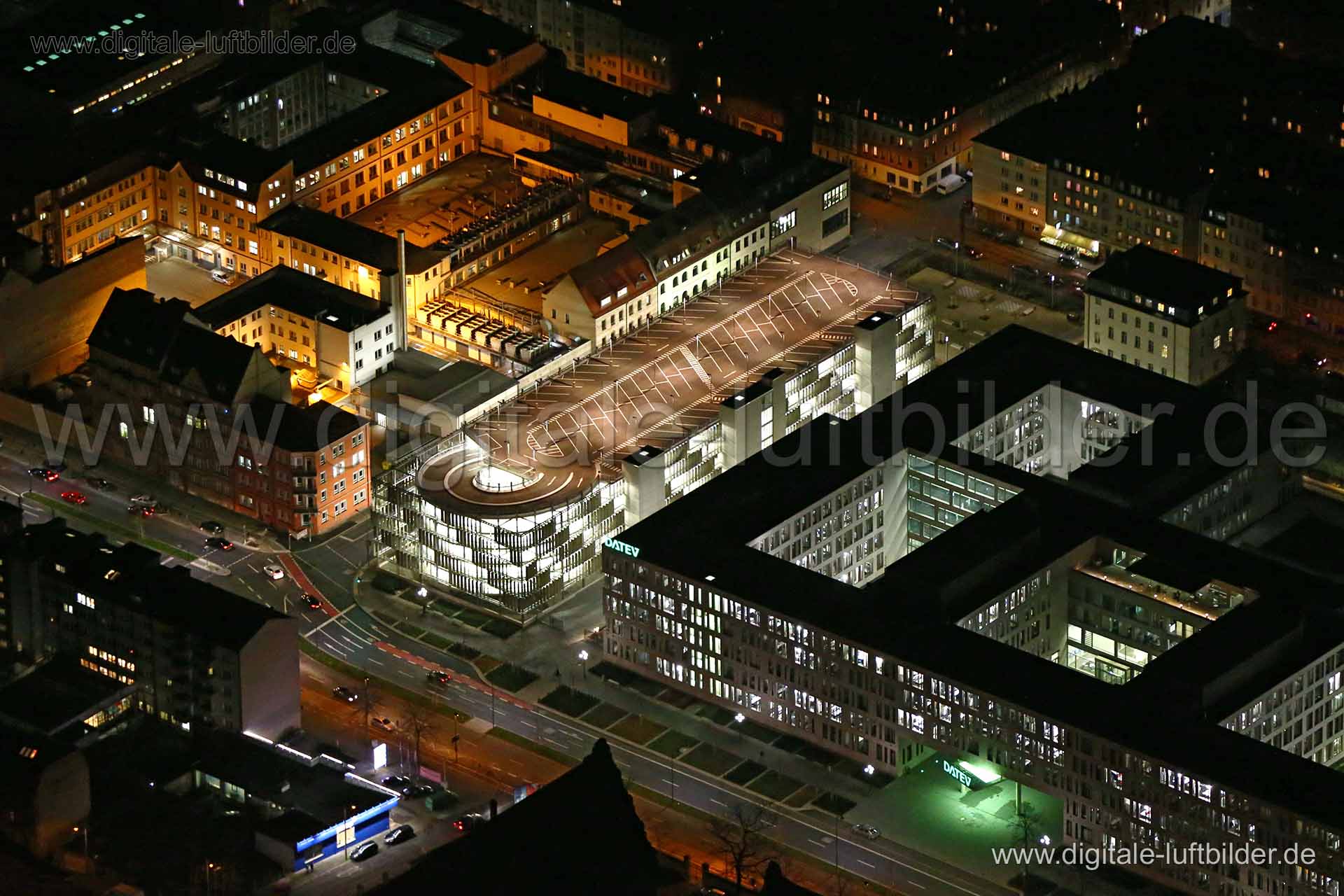Titel: Parkhaus Datev, Bildnummer: bb88700, Ort / Stadt: Nürnberg, (Land)Kreis: kreisfreie Stadt Nürnberg, Regierungsbezirk: Mittelfranken, Bundesland: Bayern, Aufnahmedatum: 22.12.2015, Schlagwörter: Luftbild, Luftbilder, Luftbildfotografie, Luftaufnahme, Luftbildaufnahme, Luftfoto, Vogelperspektive, Vogelansicht, Deutschland, Schräg- und Senkrecht-Luftaufnahmen, Orthofotografie, Datev, Fürther Straße, Parkhaus, Feuerleinstraße, Mendelstraße, Paumgartnerstraße, Adam-Klein-Straße, Gostenhof, Arc