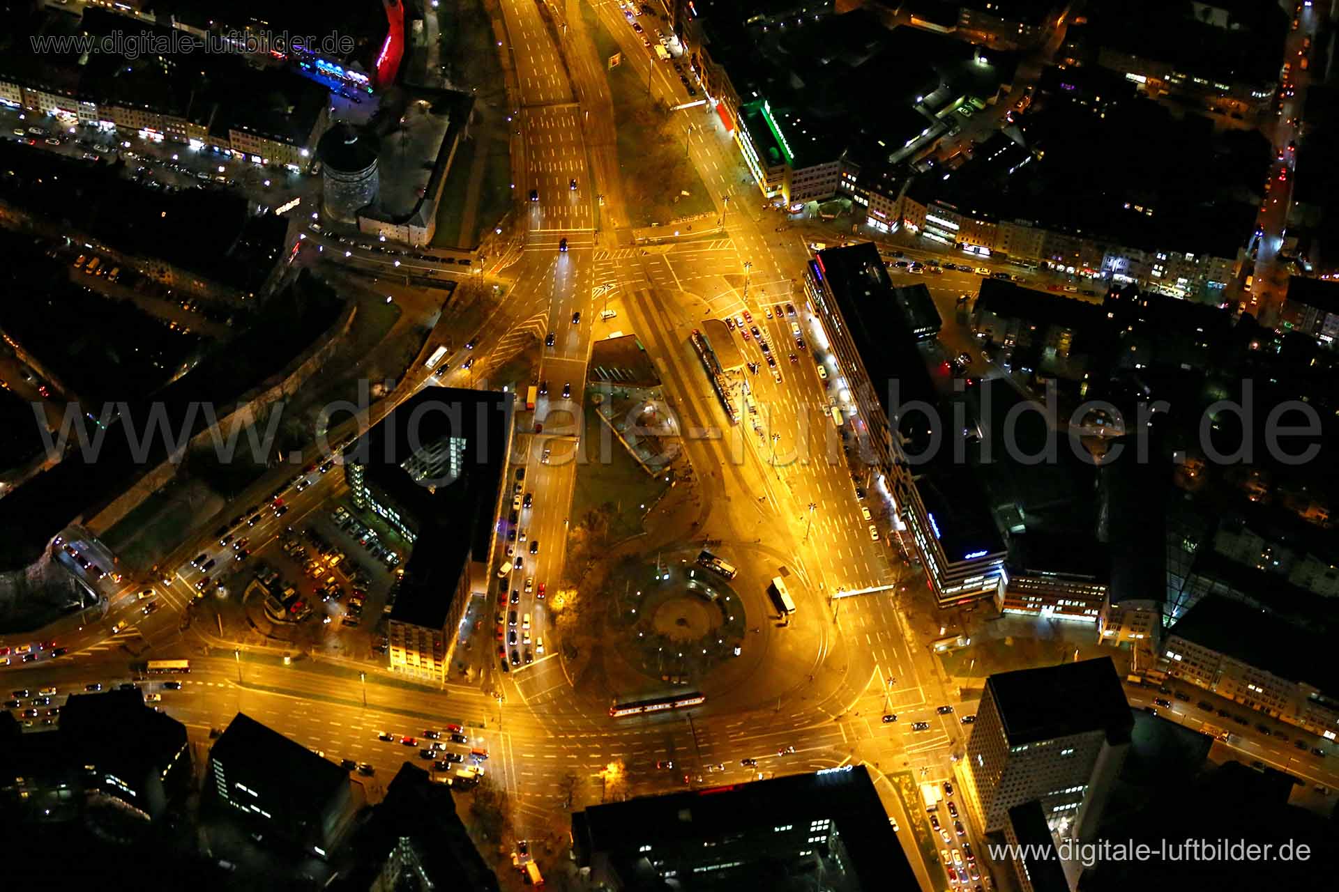 Titel: Plärrer, Bildnummer: bb88280, Ort / Stadt: Nürnberg, (Land)Kreis: kreisfreie Stadt Nürnberg, Regierungsbezirk: Mittelfranken, Bundesland: Bayern, Aufnahmedatum: 22.12.2015, Schlagwörter: Luftbild, Luftbilder, Luftbildfotografie, Luftaufnahme, Luftbildaufnahme, Luftfoto, Vogelperspektive, Vogelansicht, Deutschland, Schräg- und Senkrecht-Luftaufnahmen, Orthofotografie, Plärrer, Gostenhof, Rothenburger Straße, Gostenhofer Hauptstraße, Verkehr, Kreisverkehr, Kreuzung, Monat: Dezember, Jahresz