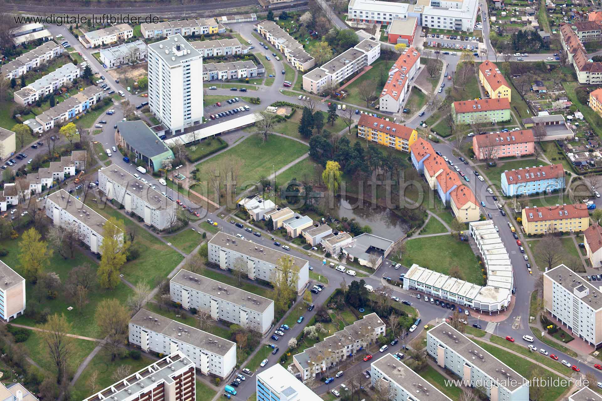 Titel: Planetenring, Bildnummer: cc51750, Ort / Stadt: Nürnberg, (Land)Kreis: kreisfreie Stadt Nürnberg, Regierungsbezirk: Mittelfranken, Bundesland: Bayern, Aufnahmedatum: 17.04.2012, Schlagwörter: Luftbild, Luftbilder, Luftbildfotografie, Luftaufnahme, Luftbildaufnahme, Luftfoto, Vogelperspektive, Vogelansicht, Deutschland, Schräg- und Senkrecht-Luftaufnahmen, Orthofotografie, Wohnsiedlung, Planetenring, Im Erdwinkel, Jupiterwinkel, Sonnenstraße, Marsweg, Saturnweg, Neptunweg, Klenzestraße, Se