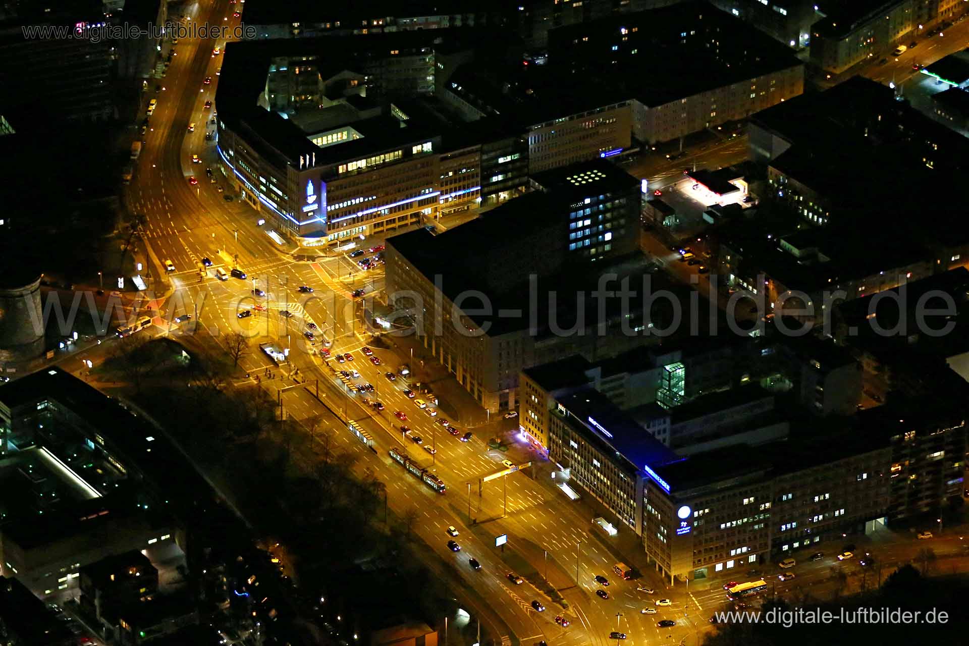 Titel: Rathenauplatz, Bildnummer: bb89620, Ort / Stadt: Nürnberg, (Land)Kreis: kreisfreie Stadt Nürnberg, Regierungsbezirk: Mittelfranken, Bundesland: Bayern, Aufnahmedatum: 22.12.2015, Schlagwörter: Luftbild, Luftbilder, Luftbildfotografie, Luftaufnahme, Luftbildaufnahme, Luftfoto, Vogelperspektive, Vogelansicht, Deutschland, Schräg- und Senkrecht-Luftaufnahmen, Orthofotografie, Rathenauplatz, Bayreuther Straße, Sulzbacher Straße, Äußere-Cramer-Klett-Straße, Gewerbeflächen & Gewerbeimmobilien,