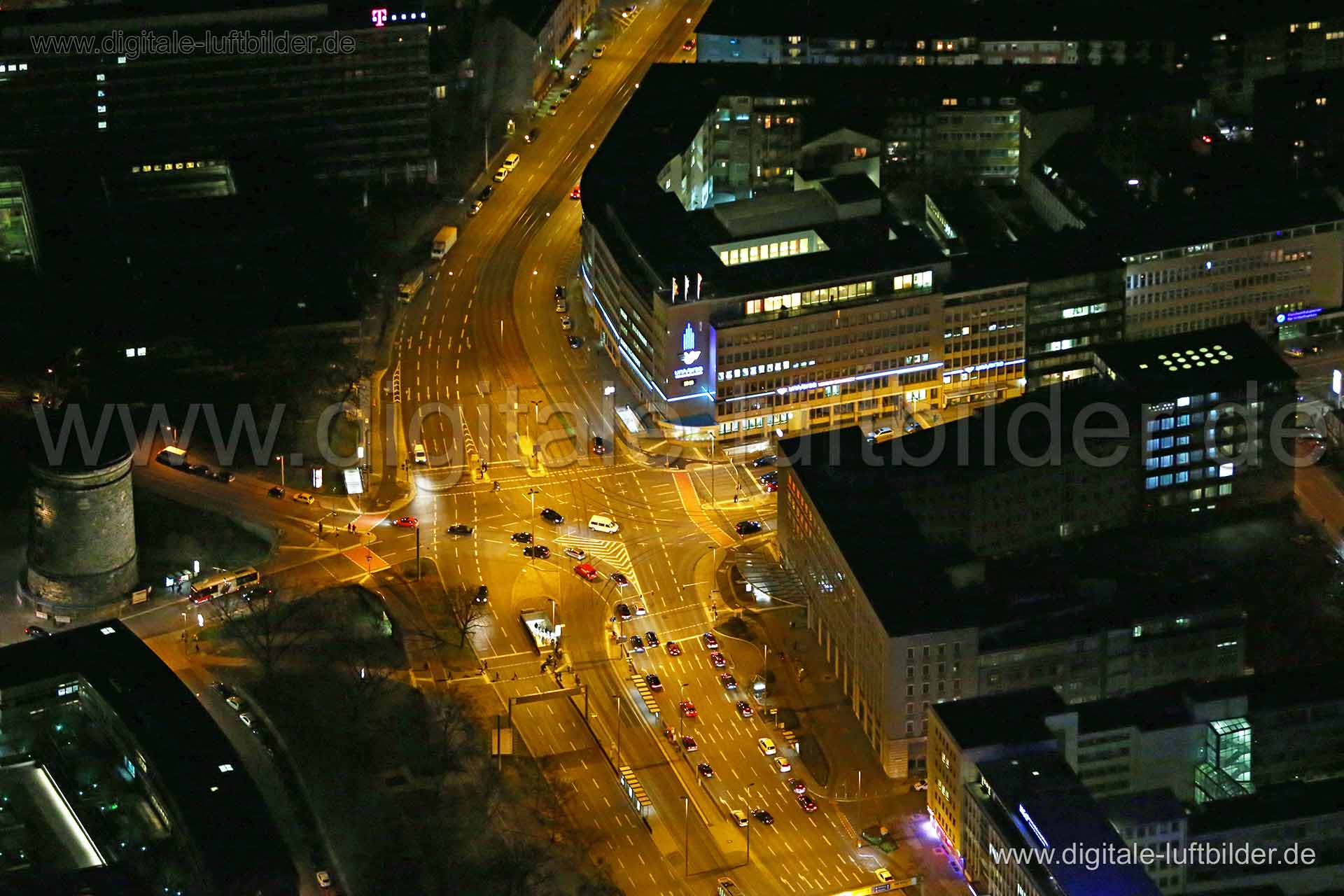 Titel: Rathenauplatz, Bildnummer: bb89650, Ort / Stadt: Nürnberg, (Land)Kreis: kreisfreie Stadt Nürnberg, Regierungsbezirk: Mittelfranken, Bundesland: Bayern, Aufnahmedatum: 22.12.2015, Schlagwörter: Luftbild, Luftbilder, Luftbildfotografie, Luftaufnahme, Luftbildaufnahme, Luftfoto, Vogelperspektive, Vogelansicht, Deutschland, Schräg- und Senkrecht-Luftaufnahmen, Orthofotografie, Rathenauplatz, Bayreuther Straße, Sulzbacher Straße, Gewerbeflächen & Gewerbeimmobilien, Monat: Dezember, Jahreszeit: