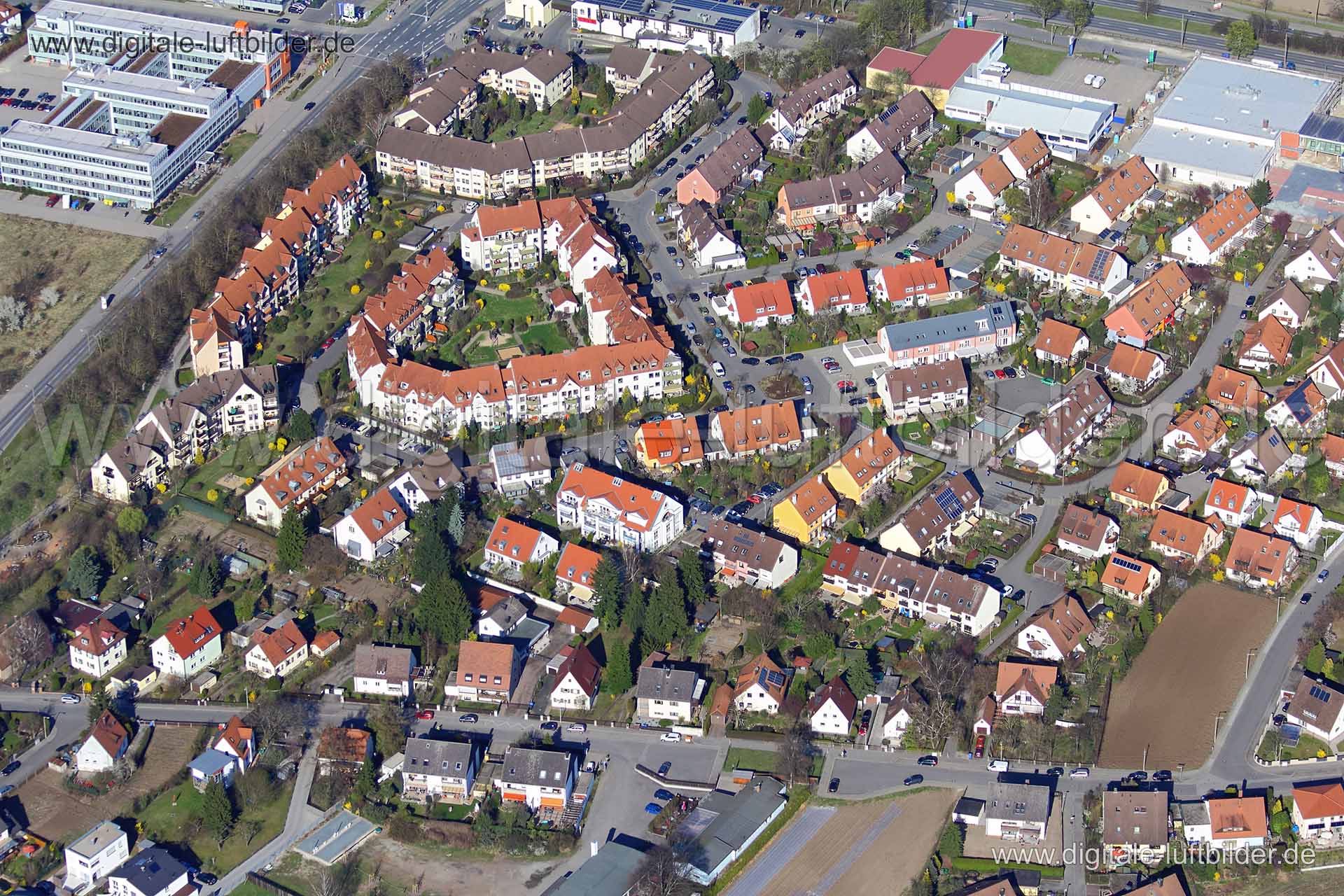 Titel: Schnepfenreuth, Bildnummer: cc26510, Ort / Stadt: Nürnberg, (Land)Kreis: kreisfreie Stadt Nürnberg, Regierungsbezirk: Mittelfranken, Bundesland: Bayern, Aufnahmedatum: 02.04.2011, Schlagwörter: Luftbild, Luftbilder, Luftbildfotografie, Luftaufnahme, Luftbildaufnahme, Luftfoto, Vogelperspektive, Vogelansicht, Deutschland, Schräg- und Senkrecht-Luftaufnahmen, Orthofotografie, Schnepfenreuth, Knoblauchsland, Hallstädter Weg, Bamberger Straße, GfK, Gesellschaft für Markt- und Konsumforschung,