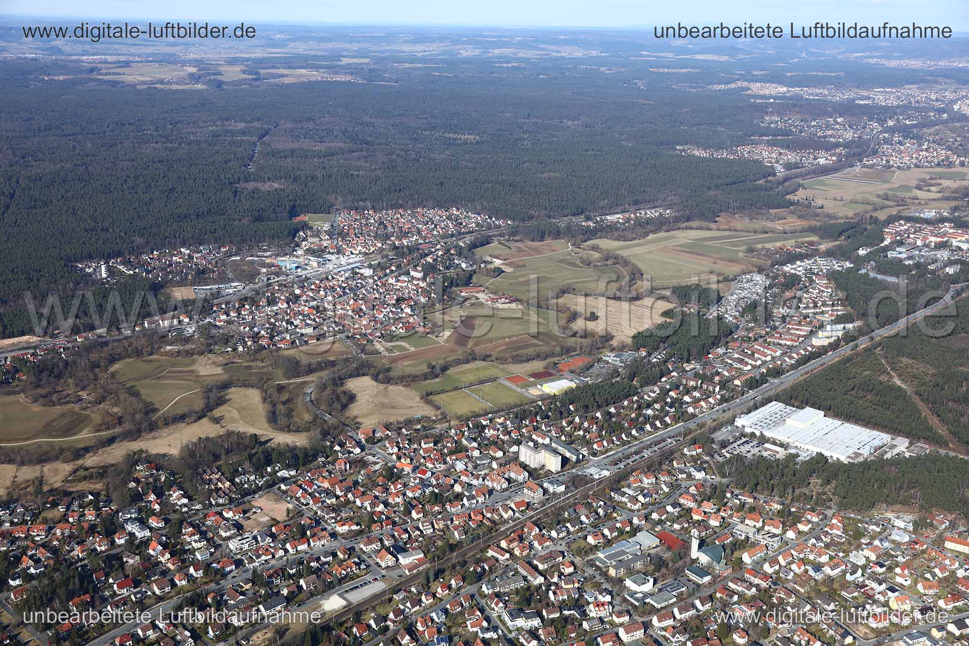 Titel: Schwaig, Bildnummer: c253330, Ort / Stadt: Nürnberg, (Land)Kreis: kreisfreie Stadt Nürnberg, Regierungsbezirk: Mittelfranken, Bundesland: Bayern, Aufnahmedatum: 21.03.2018, Schlagwörter: Luftbild, Luftbilder, Luftbildfotografie, Luftaufnahme, Luftbildaufnahme, Luftfoto, Vogelperspektive, Vogelansicht, Deutschland, Schräg- und Senkrecht-Luftaufnahmen, Orthofotografie, Pegnitztal Ost, Schwaig, Pegnitz, Röthenbacher Straße, Behringersdorfer Straße, Behringersdorf, Dreihöhenstraße, Reichswald