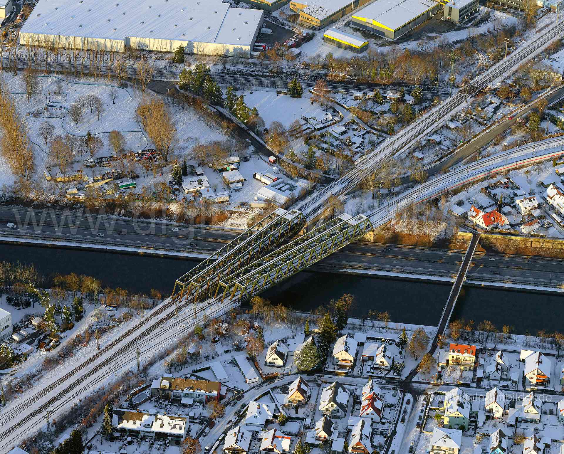 Titel: Schweinau, Bildnummer: f393380, Ort / Stadt: Nürnberg, (Land)Kreis: kreisfreie Stadt Nürnberg, Regierungsbezirk: Mittelfranken, Bundesland: Bayern, Aufnahmedatum: 13.02.2021, Schlagwörter: Luftbild, Luftbilder, Luftbildfotografie, Luftaufnahme, Luftbildaufnahme, Luftfoto, Vogelperspektive, Vogelansicht, Schräg- und Senkrecht-Luftaufnahmen, Orthofotografie, Deutschland, Schnee, Eis, 90449, Nürnberg, 90441, Südwestpark, Zedernstraße, Nordenberger Straße, Schillingsfürster Straße, Ornbauer S