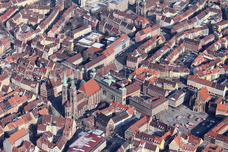 Luftaufnahme Sebalduskirche & Rathaus in Nürnberg | Mittelfranken, Bayern