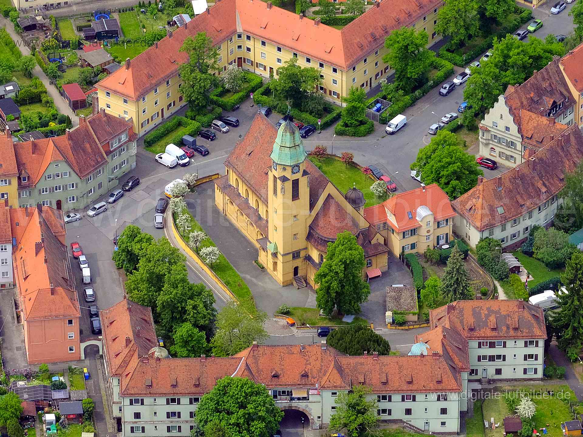 Luftbild - St. Willibald Kirche, Ort: Nürnberg, Tags: St. Willbald Kirche, Kirche, Rangierbahnhofsiedlung, , Ebermayerstra...