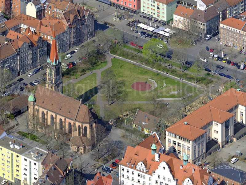 Titel: Veit-Stoß-Platz, Bildnummer: f471441, Ort / Stadt: Nürnberg, (Land)Kreis: kreisfreie Stadt Nürnberg, Regierungsbezirk: Mittelfranken, Bundesland: Bayern, Aufnahmedatum: 28.03.2022, Schlagwörter: Luftbild, Luftbilder, Luftbildfotografie, Luftaufnahme, Luftbildaufnahme, Luftfoto, Vogelperspektive, Vogelansicht, Deutschland, Gostenhof, Veit-Stoß-Platz, Kirche, Dreieinigkeitskirche, Monat: März, Jahreszeit: Frühling, Tageszeit: Mittag / Nachmittag, Jahr: 2022, Flug ID: 20220328, Bildstatus: f
