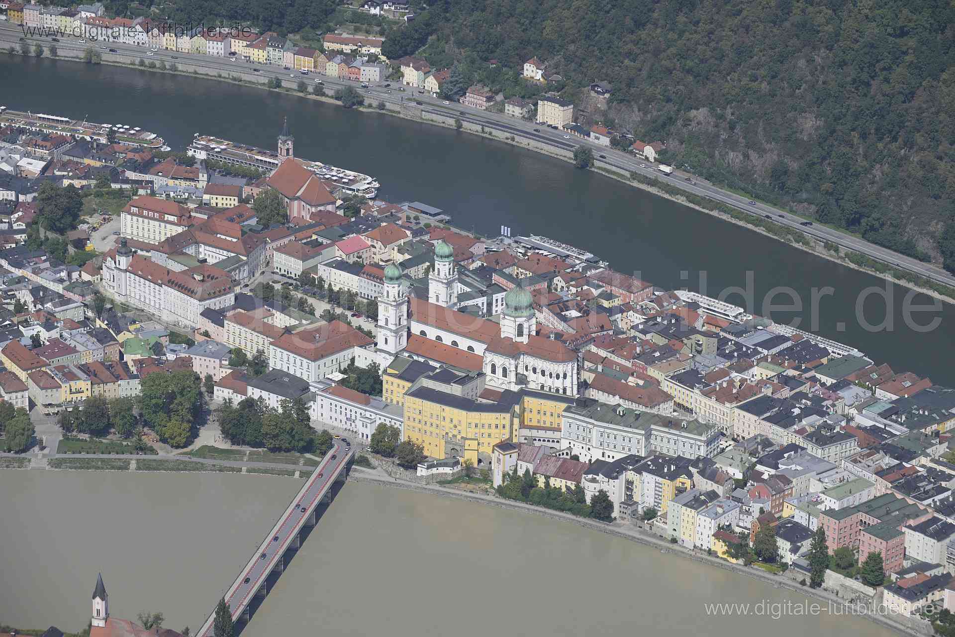 Luftaufnahme Dom St. Stephan in Passau | Niederbayern, Bayern