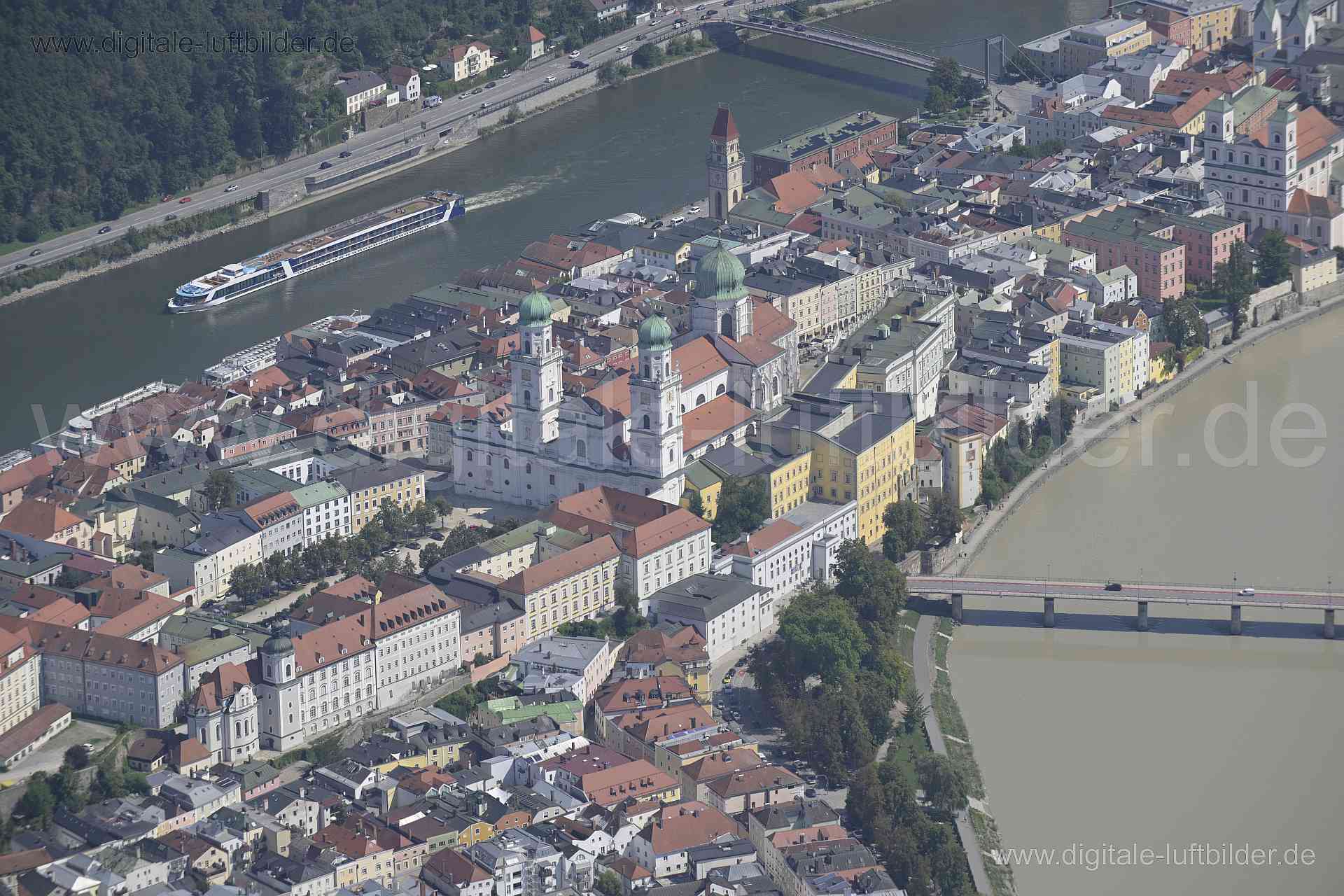 Luftaufnahme Dom St. Stephan in Passau | Niederbayern, Bayern