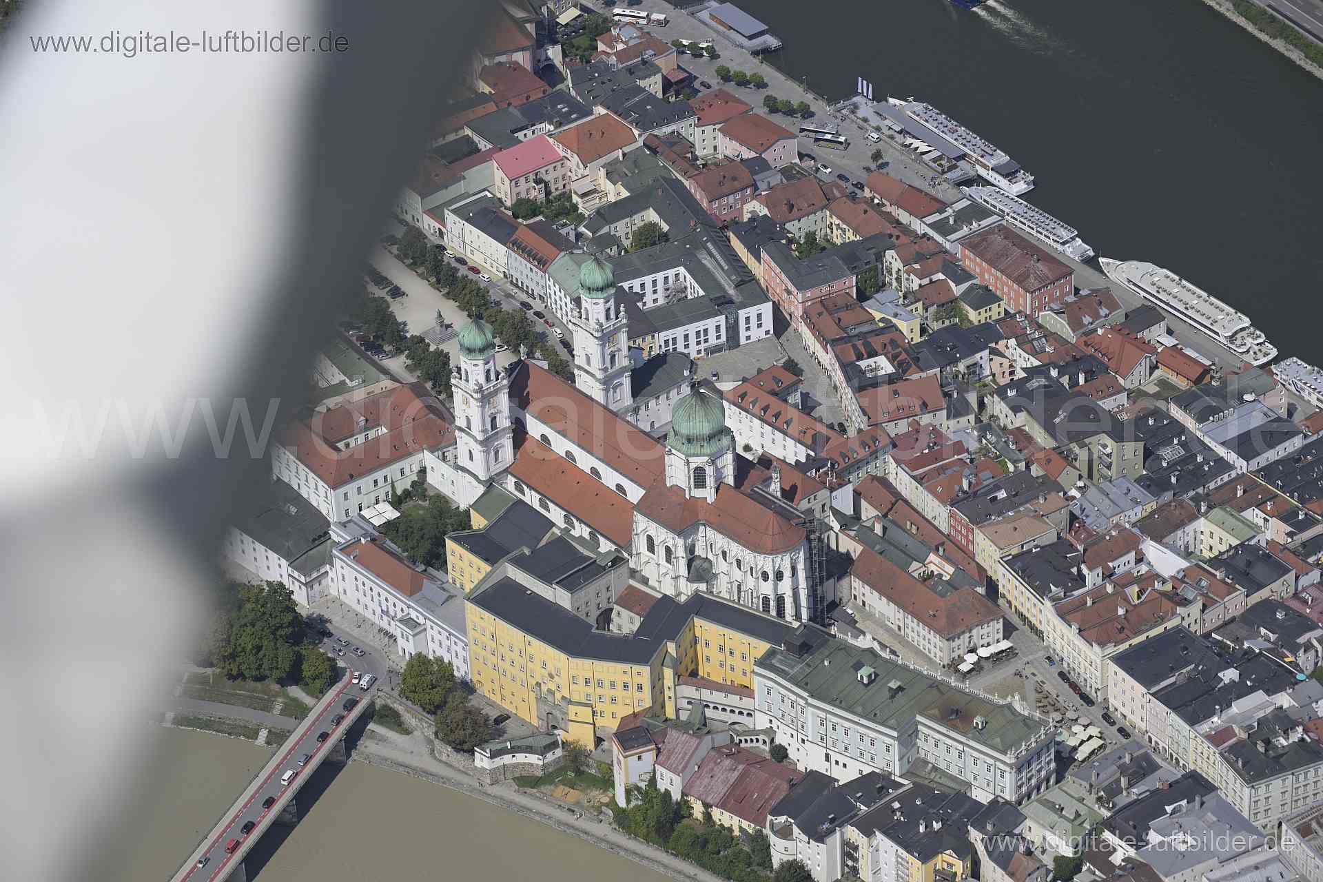 Luftaufnahme Dom St. Stephan in Passau | Niederbayern, Bayern