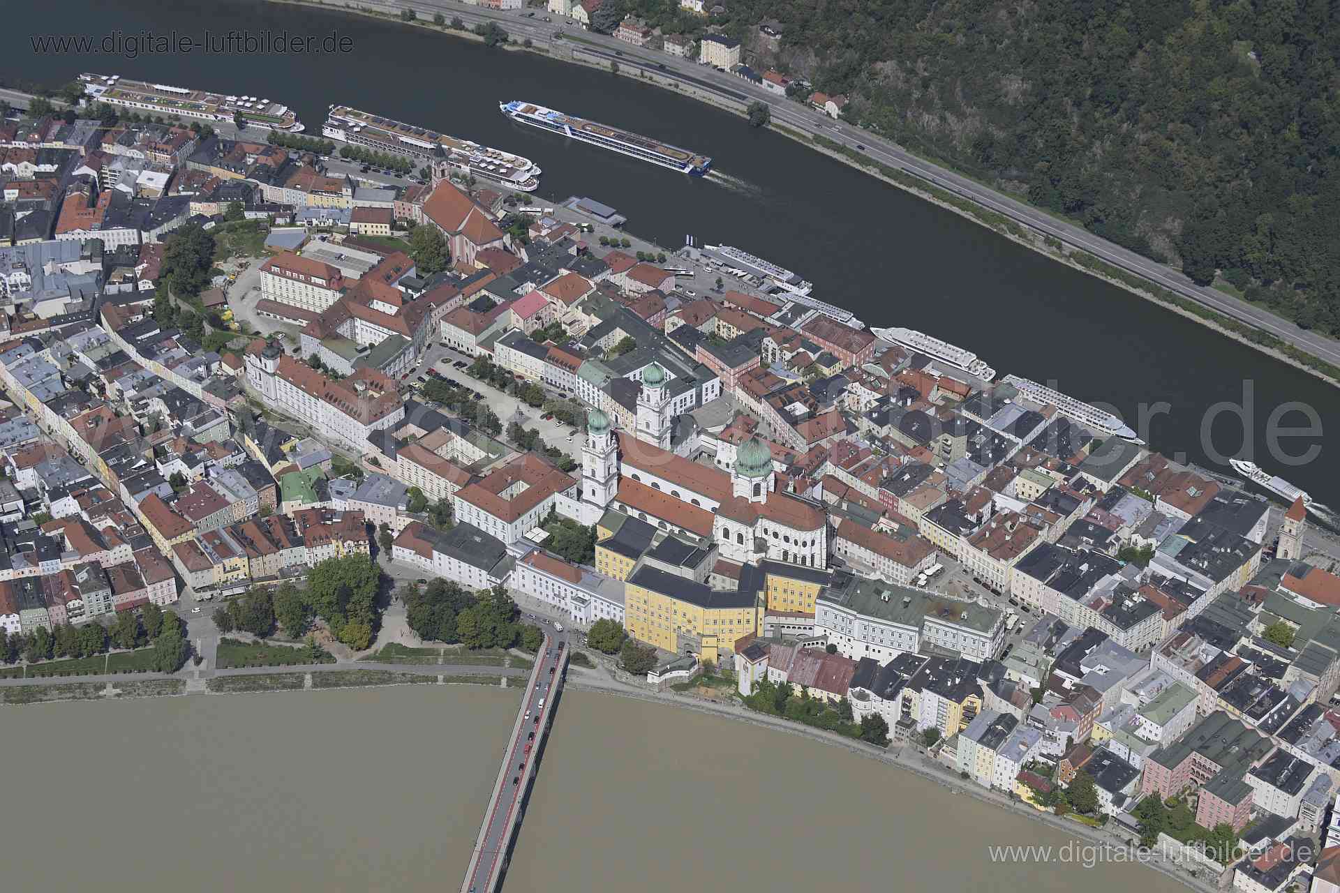 Luftaufnahme Dom St. Stephan in Passau | Niederbayern, Bayern