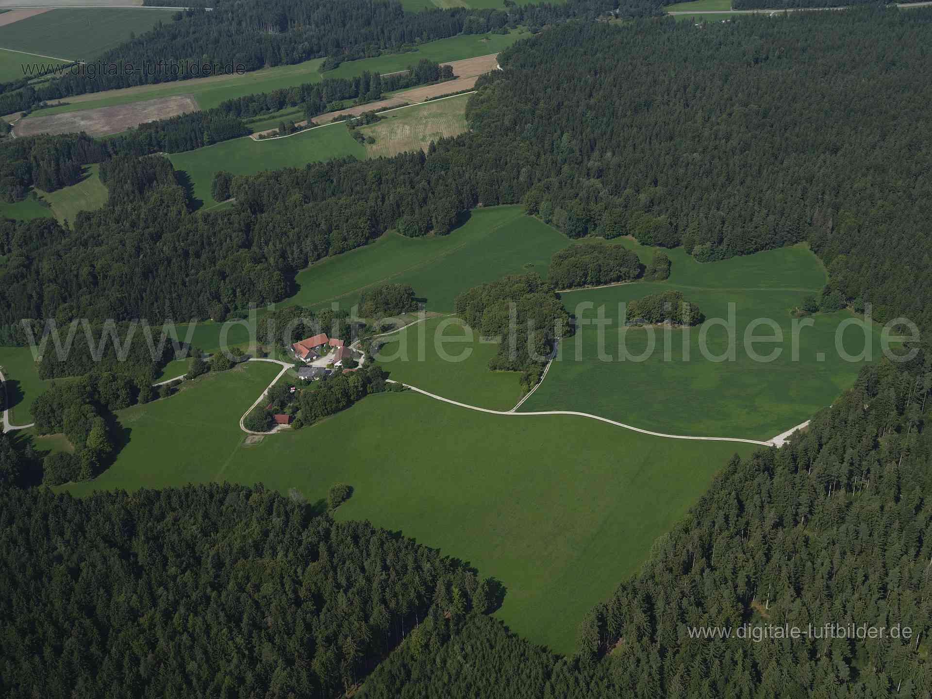 Titel: Bräunertshof, Bildnummer: f522480, Ort / Stadt: Pilsach, (Land)Kreis: Landkreis Neumarkt in der Oberpfalz, Regierungsbezirk: Oberpfalz, Bundesland: Bayern, Aufnahmedatum: 20.08.2023, Schlagwörter: Deutschland, , Bräunertshof, Weiler, Einöd, Monat: August, Jahreszeit: Sommer, Tageszeit: Vormittag / Mittag, Jahr: 2023, Flug ID: 20230820, Bildstatus: unbearbeitetes Rohbild, Bildabmessung: 8256 x 5504 Pixel, Fotograf & Copyright: Oliver Acker