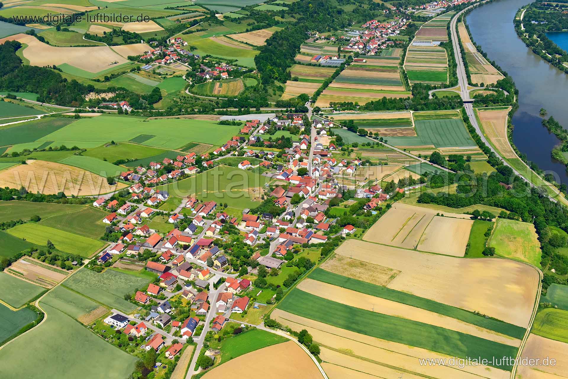 Luftaufnahme Pettendorf in Regensburg | Oberpfalz, Bayern