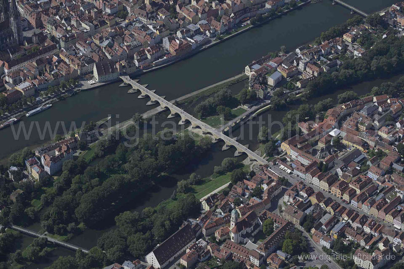 Luftaufnahme Steinerne Brücke in Regensburg | Oberpfalz, Bayern