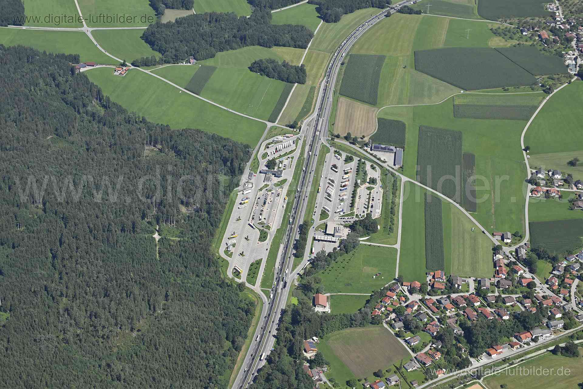 Luftaufnahme Raststätte Samerberg A8 in Rohrdorf | Oberbayern, Bayern