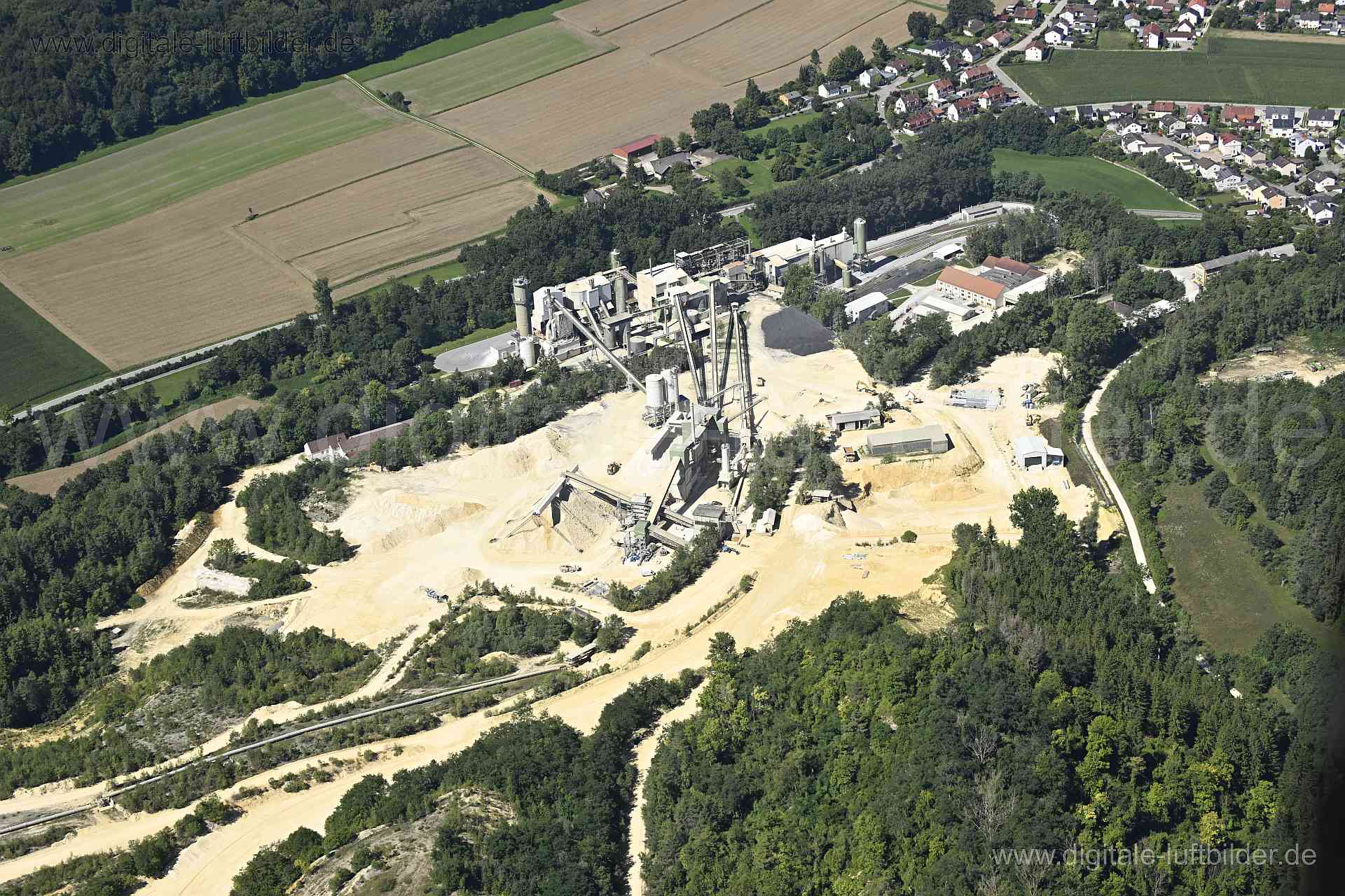 Luftaufnahme Kalkwerk Saal in Saal an der Donau | Niederbayern, Bayern