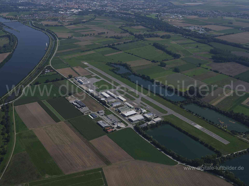 Luftaufnahme Flugplatz Straubing-Wallmühle in Straubing | Niederbayern, Bayern