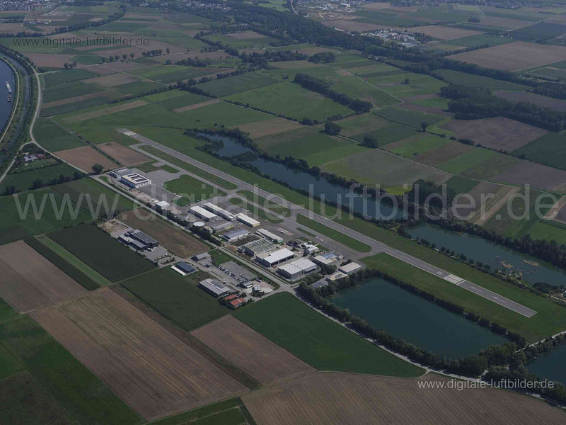Luftaufnahme Flugplatz Straubing-Wallmühle in Straubing | Niederbayern, Bayern